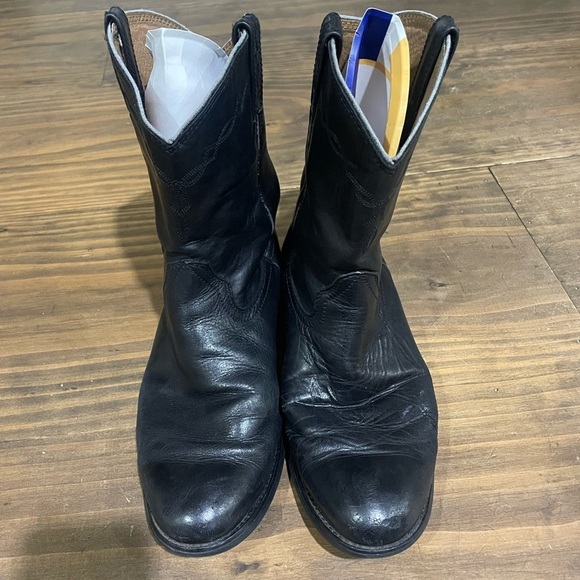 Men’s gently worn western boots in black. Any defects are shown in pictures. main image 5